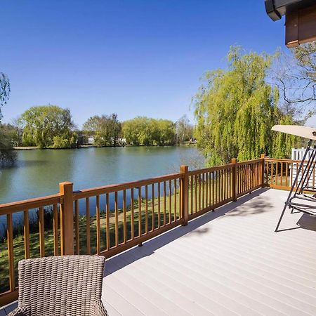 Stunning Lodge With Free Wifi For Hire At Carlton Meres In Suffolk Ref 60013M 萨克斯曼德姆 外观 照片