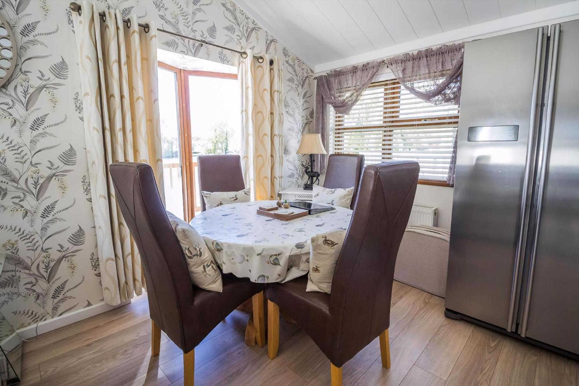 Stunning Lodge With Free Wifi For Hire At Carlton Meres In Suffolk Ref 60013M 萨克斯曼德姆 外观 照片