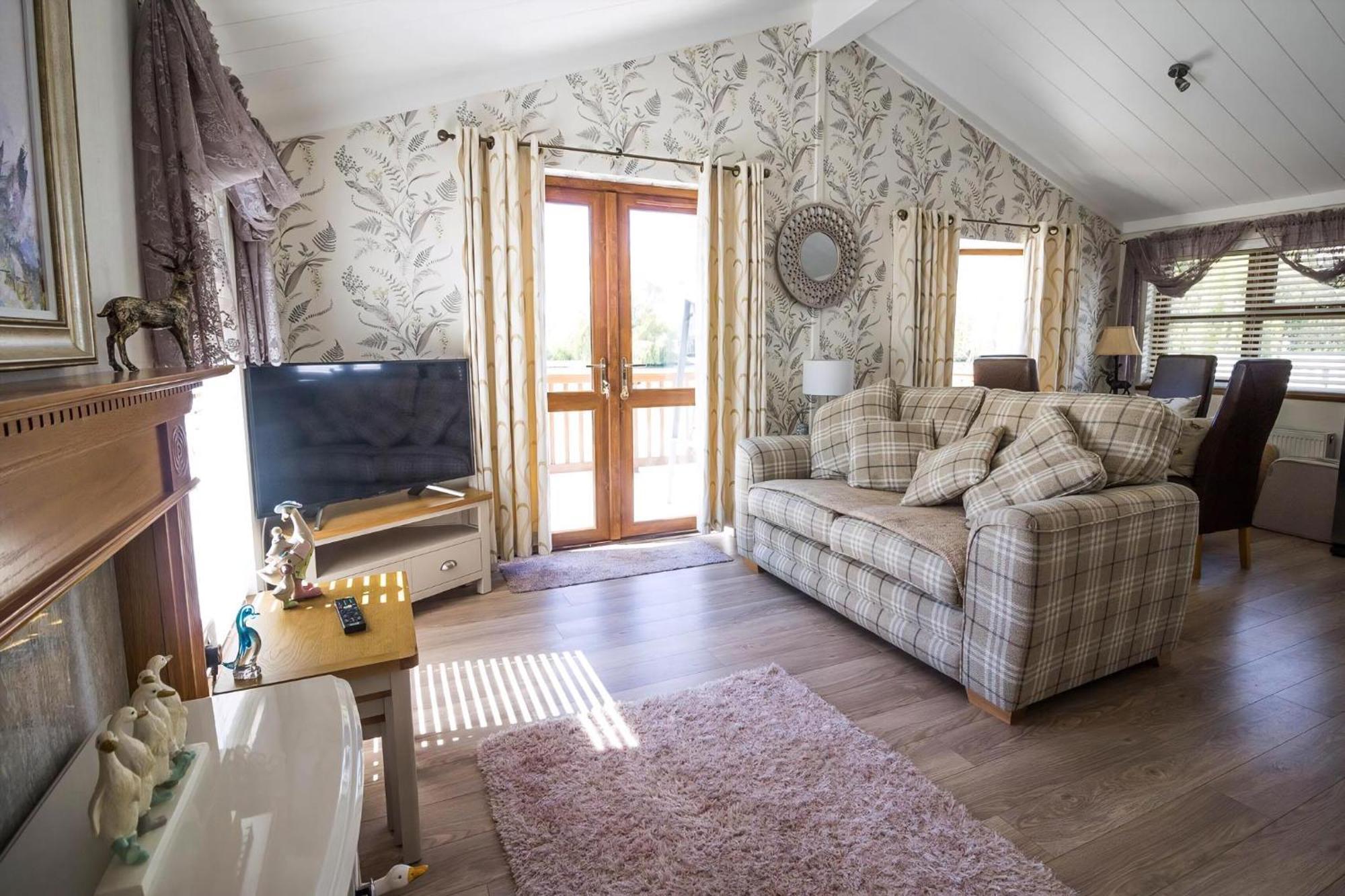 Stunning Lodge With Free Wifi For Hire At Carlton Meres In Suffolk Ref 60013M 萨克斯曼德姆 外观 照片