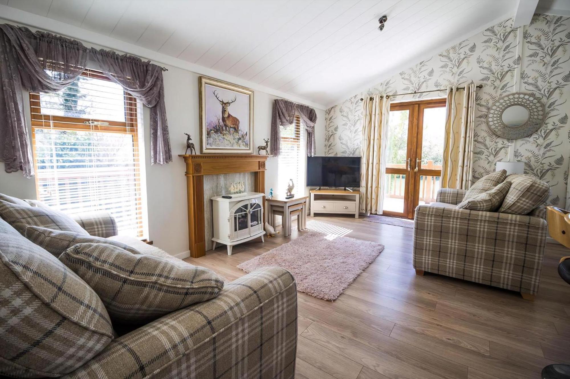 Stunning Lodge With Free Wifi For Hire At Carlton Meres In Suffolk Ref 60013M 萨克斯曼德姆 外观 照片