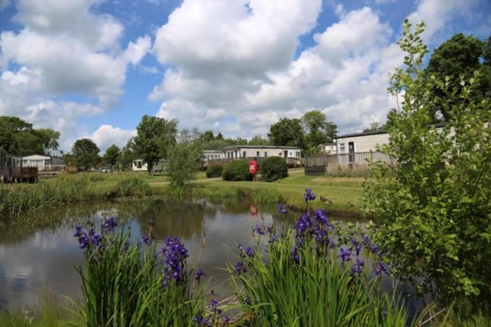 Stunning Lodge With Free Wifi For Hire At Carlton Meres In Suffolk Ref 60013M 萨克斯曼德姆 外观 照片