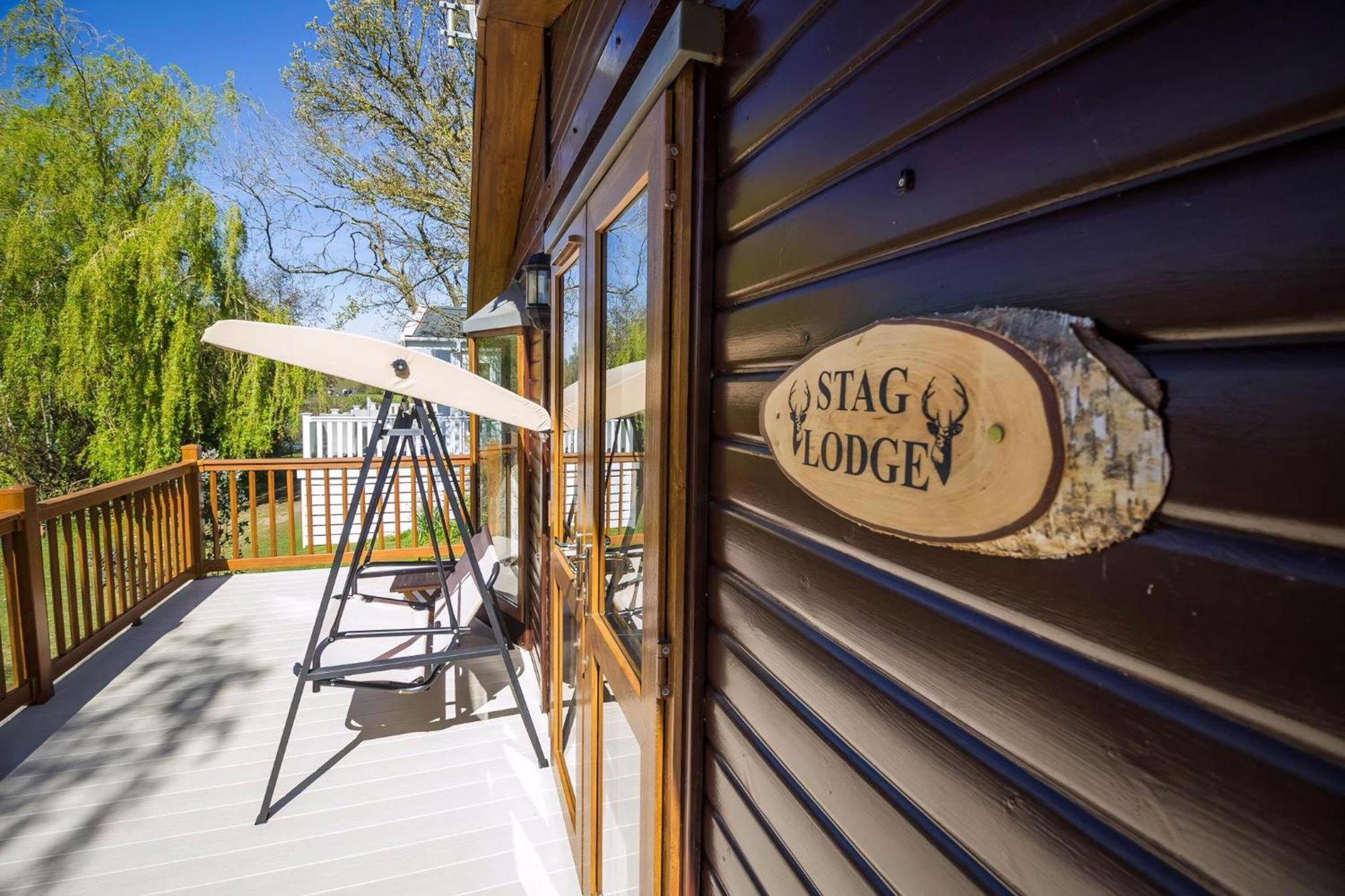 Stunning Lodge With Free Wifi For Hire At Carlton Meres In Suffolk Ref 60013M 萨克斯曼德姆 外观 照片