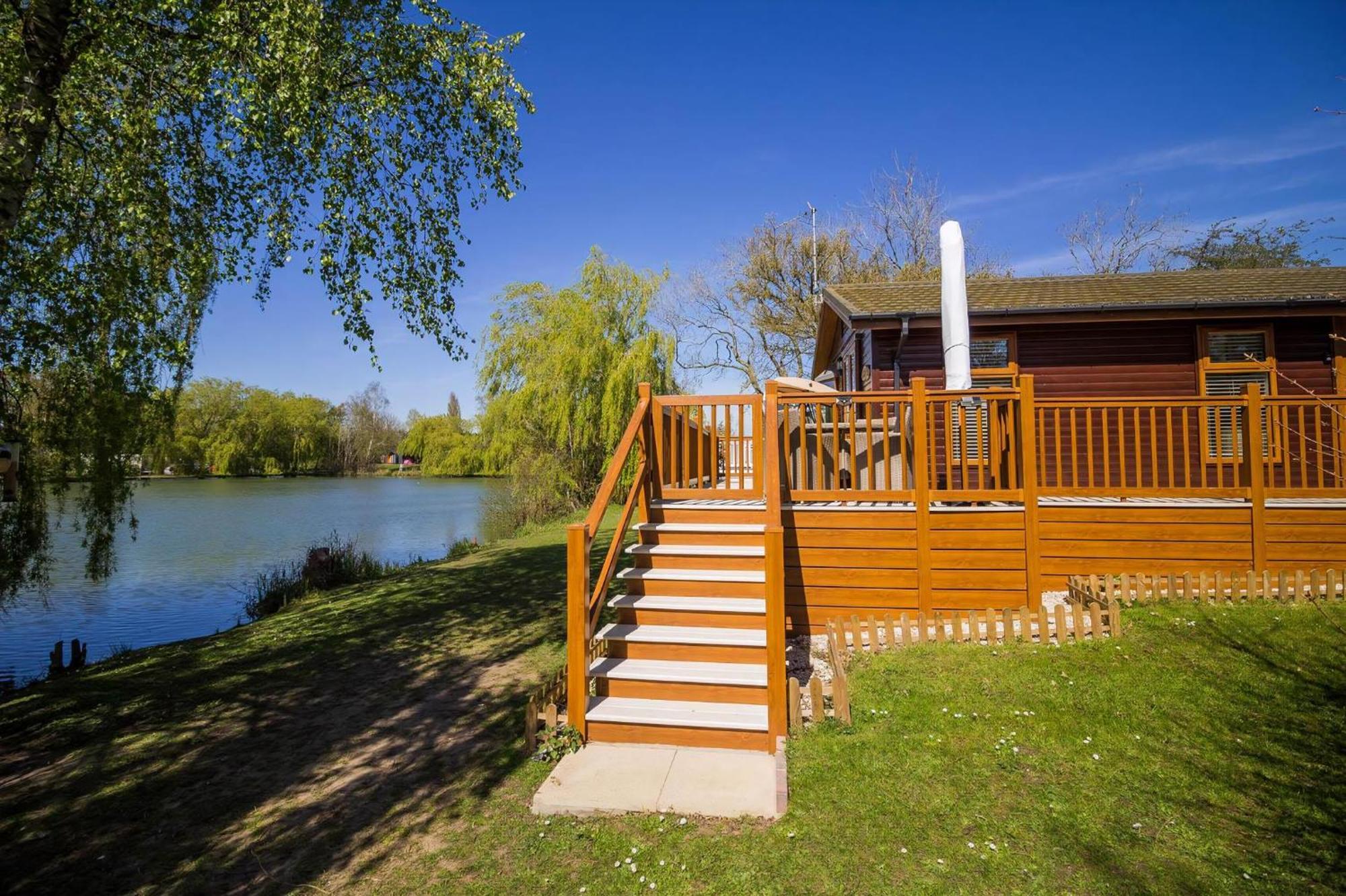 Stunning Lodge With Free Wifi For Hire At Carlton Meres In Suffolk Ref 60013M 萨克斯曼德姆 外观 照片